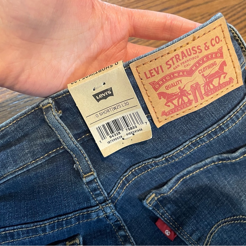 Levi’s 725 High Rise Bootcut - Picture 11 of 14